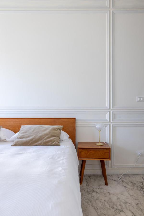 White In Apartamento Roma
